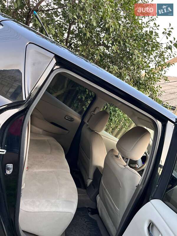 Хетчбек Nissan Leaf 2012 в Дніпрі