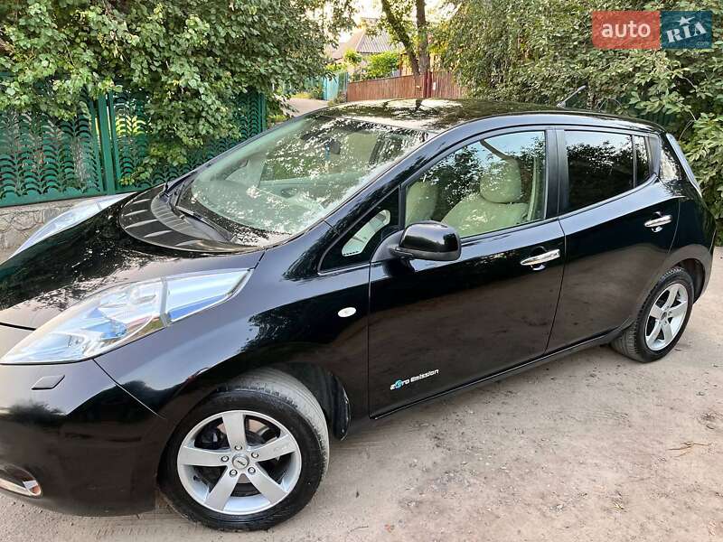 Хетчбек Nissan Leaf 2012 в Дніпрі