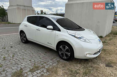 Хэтчбек Nissan Leaf 2015 в Днепре