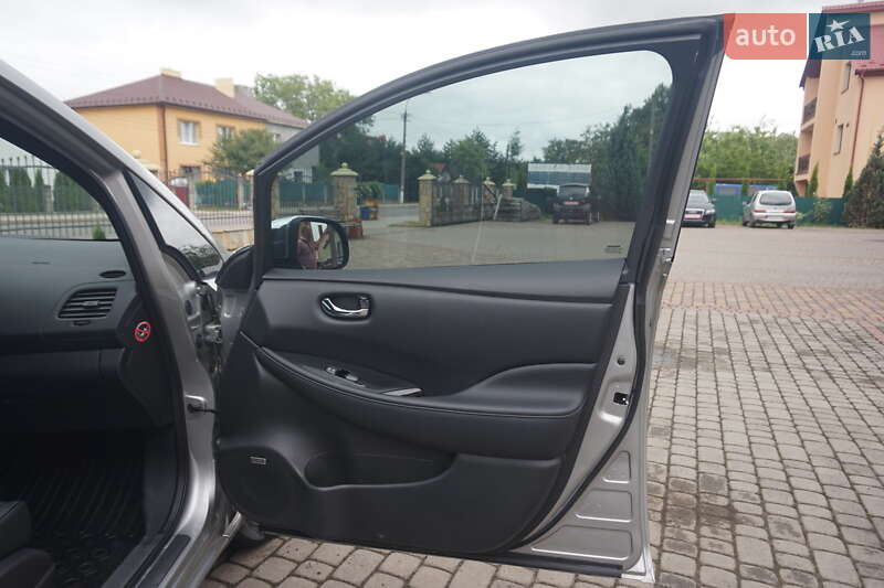 Хетчбек Nissan Leaf 2014 в Самборі
