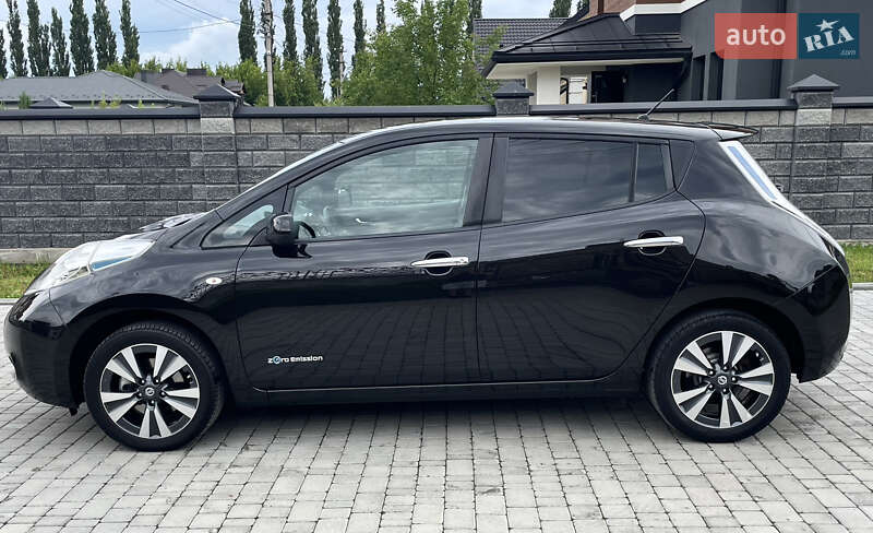 Хэтчбек Nissan Leaf 2015 в Ровно