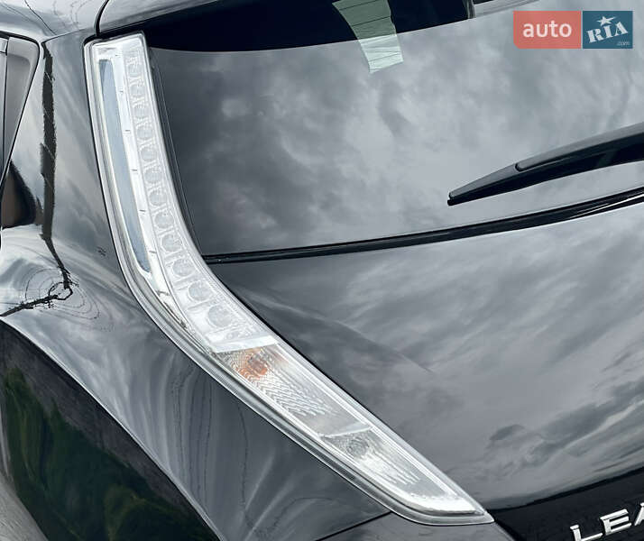 Хэтчбек Nissan Leaf 2015 в Ровно