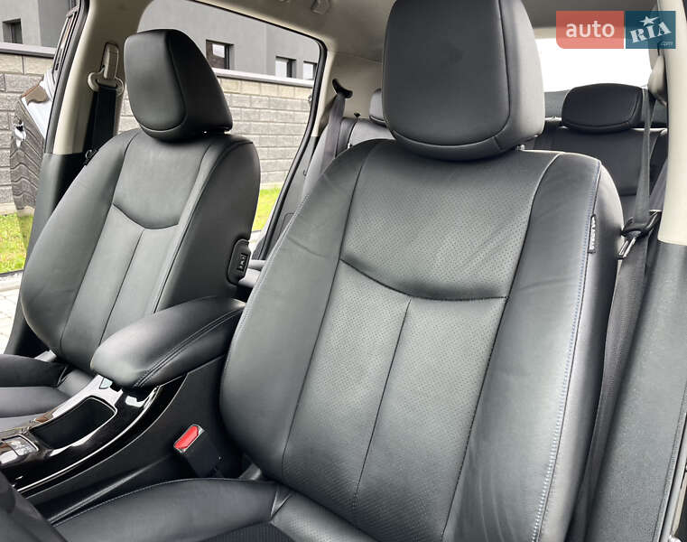 Хэтчбек Nissan Leaf 2015 в Ровно