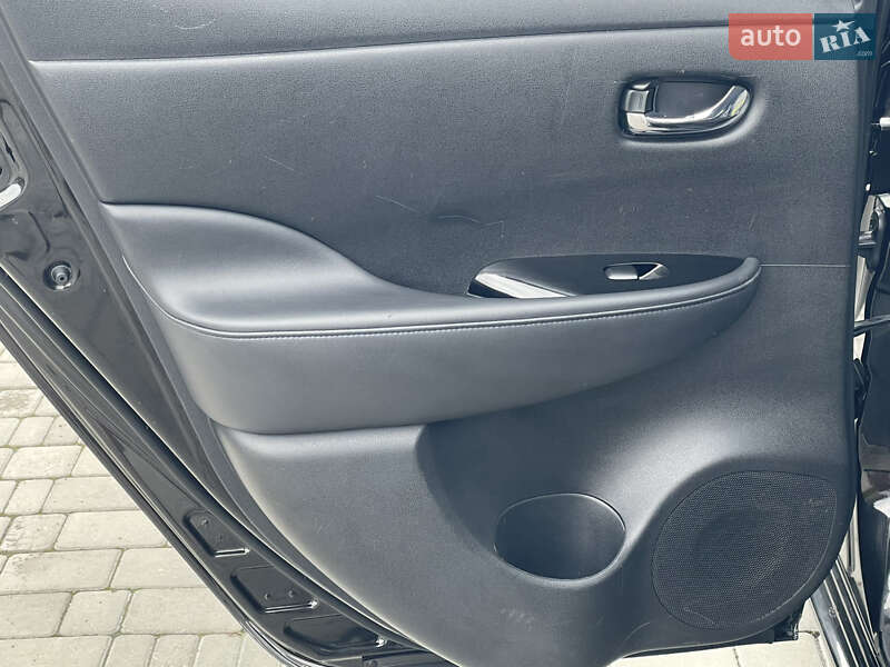 Хэтчбек Nissan Leaf 2015 в Ровно