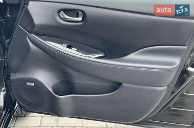 Хэтчбек Nissan Leaf 2015 в 