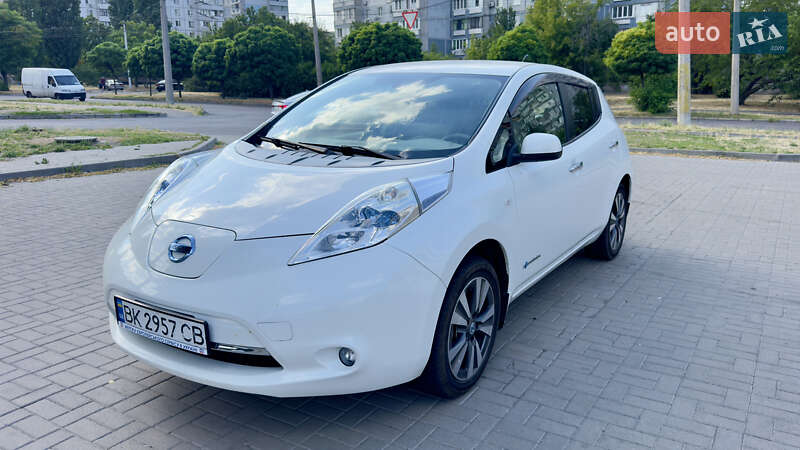 Хэтчбек Nissan Leaf 2013 в Черкассах