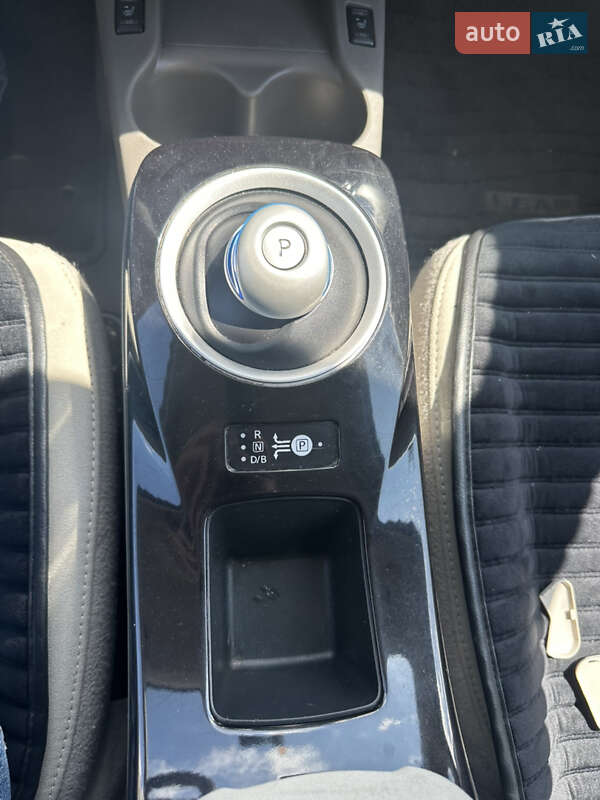 Хэтчбек Nissan Leaf 2014 в Львове