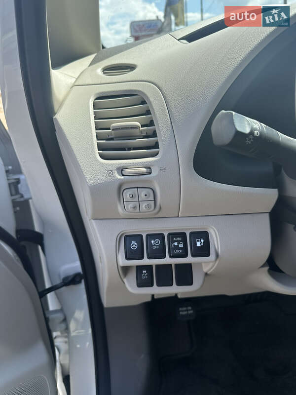 Хэтчбек Nissan Leaf 2014 в Львове