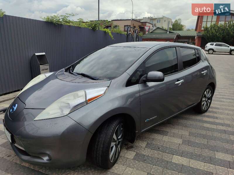 Хэтчбек Nissan Leaf 2015 в 