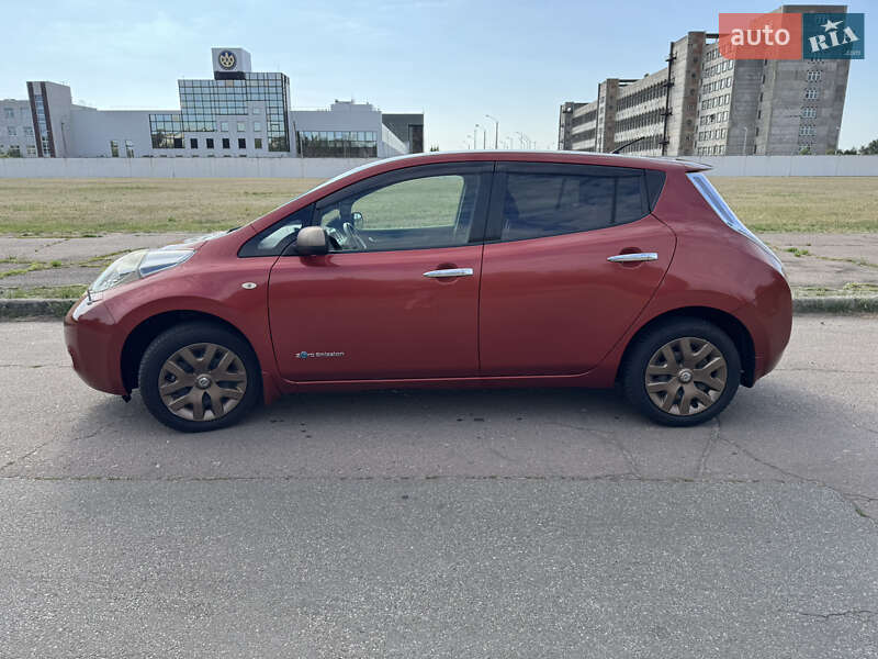 Хэтчбек Nissan Leaf 2015 в Киеве