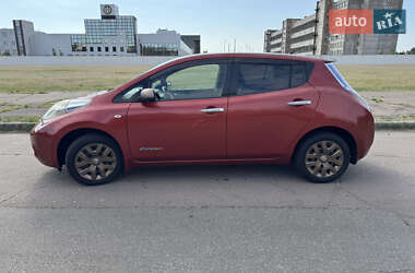 Хэтчбек Nissan Leaf 2015 в 