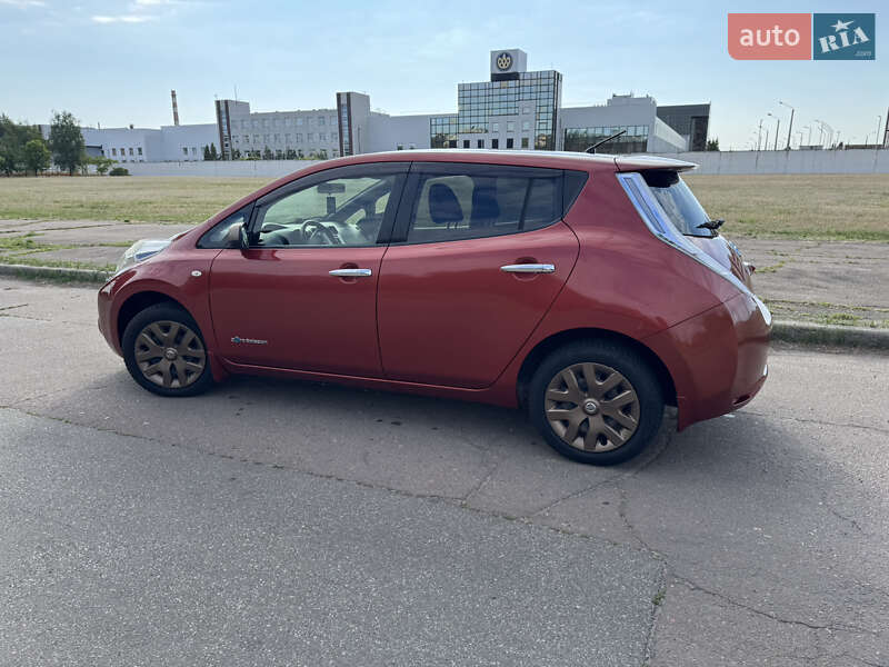Хэтчбек Nissan Leaf 2015 в Киеве