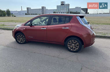 Хэтчбек Nissan Leaf 2015 в 
