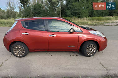 Хэтчбек Nissan Leaf 2015 в 
