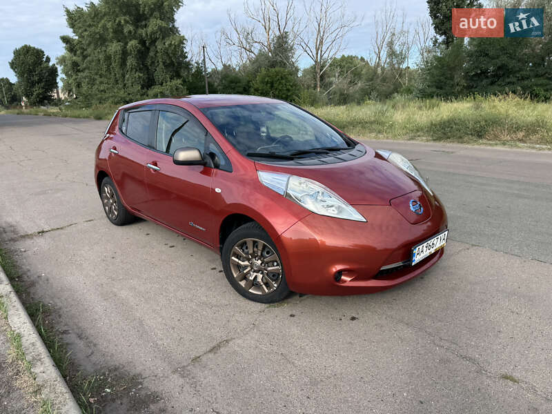 Хэтчбек Nissan Leaf 2015 в Киеве
