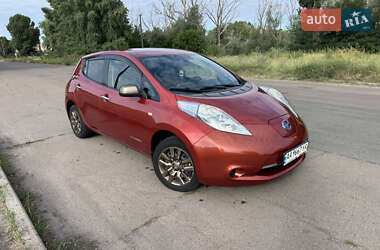 Хэтчбек Nissan Leaf 2015 в 
