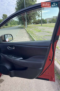 Хэтчбек Nissan Leaf 2015 в 