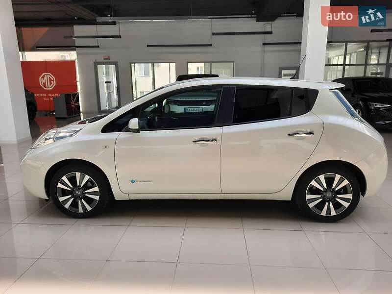Хэтчбек Nissan Leaf 2017 в Хмельницком