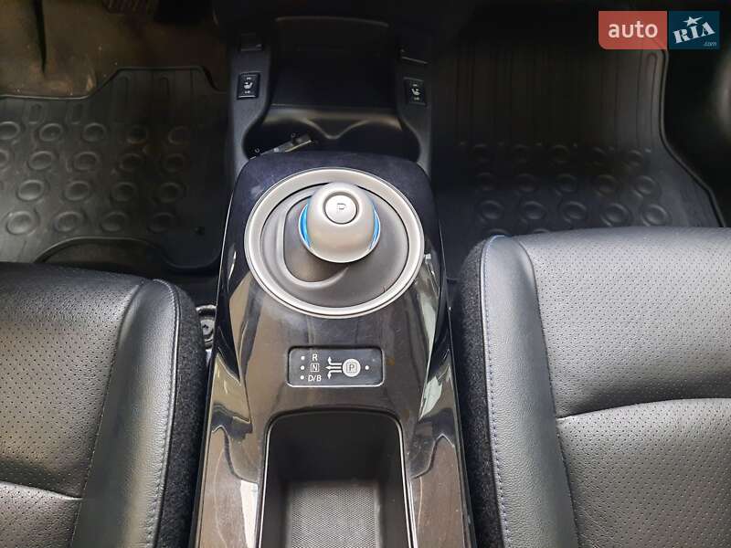 Хэтчбек Nissan Leaf 2017 в Хмельницком