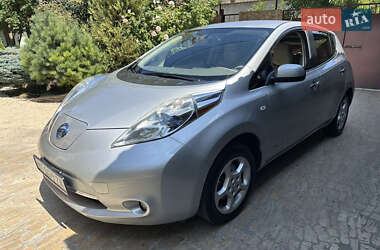 Хэтчбек Nissan Leaf 2011 в 