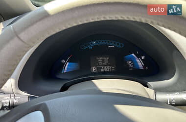 Хэтчбек Nissan Leaf 2011 в 