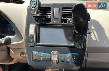 Хэтчбек Nissan Leaf 2011 в 