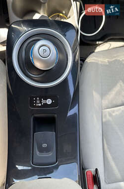 Хэтчбек Nissan Leaf 2011 в 
