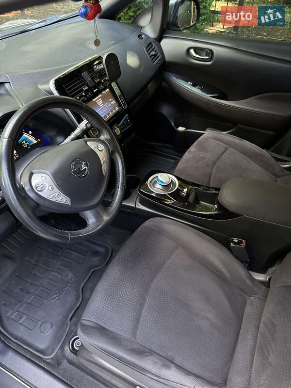 Хетчбек Nissan Leaf 2016 в Гатне