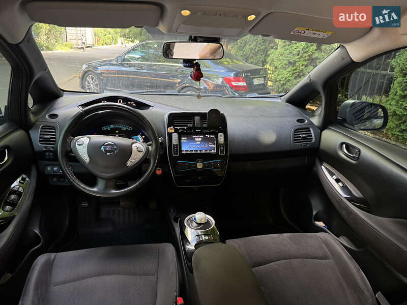 Хетчбек Nissan Leaf 2016 в Гатне