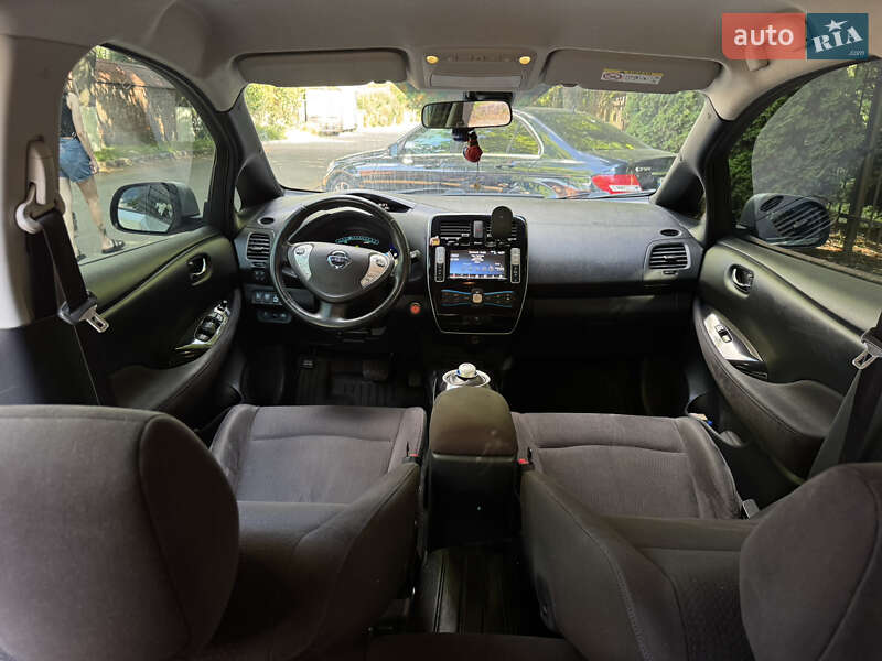 Хетчбек Nissan Leaf 2016 в Гатне