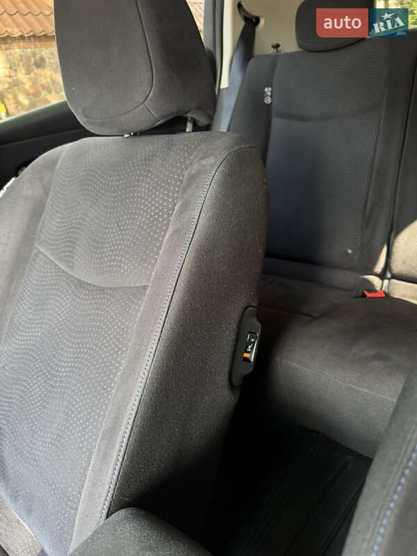 Хетчбек Nissan Leaf 2016 в Гатне