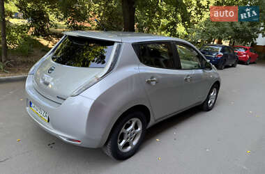 Хэтчбек Nissan Leaf 2011 в 