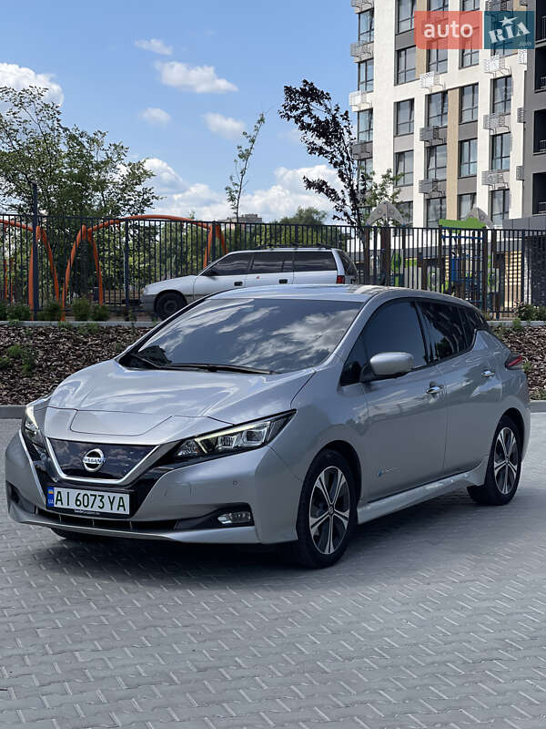 Хэтчбек Nissan Leaf 2018 в 