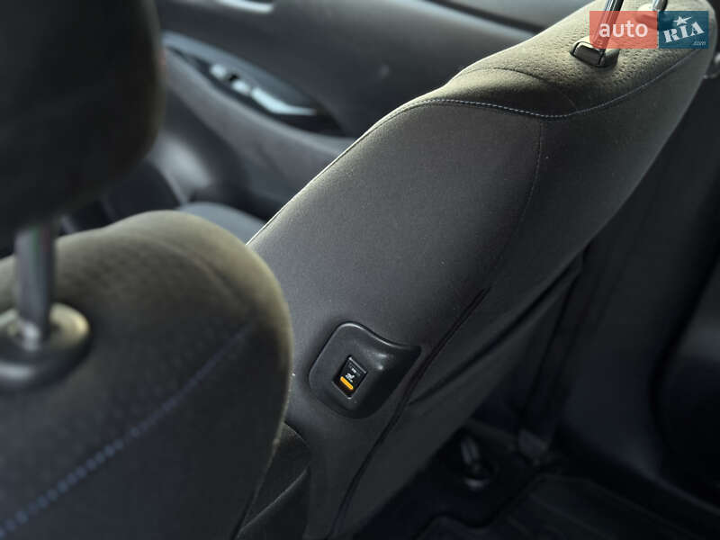 Хэтчбек Nissan Leaf 2015 в Луцке