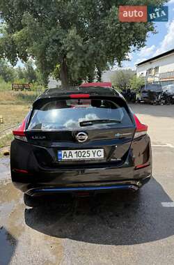 Хэтчбек Nissan Leaf 2019 в 