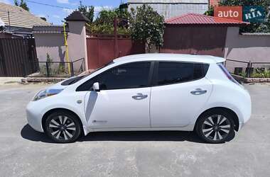 Хэтчбек Nissan Leaf 2016 в 