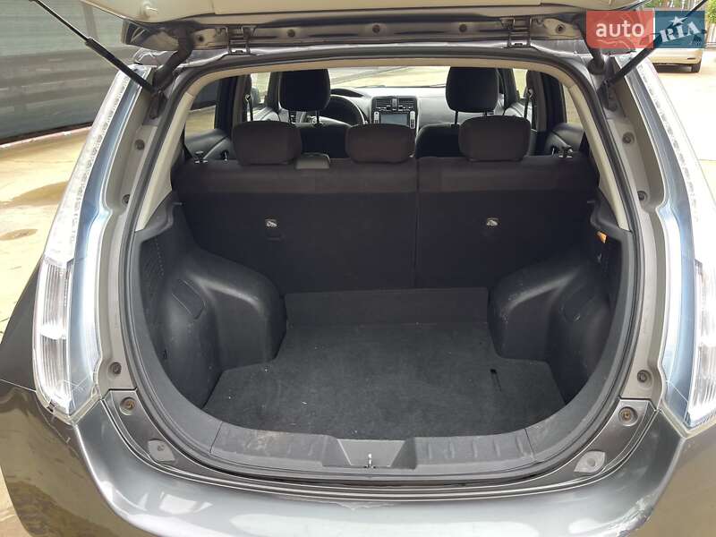 Хэтчбек Nissan Leaf 2013 в Буче