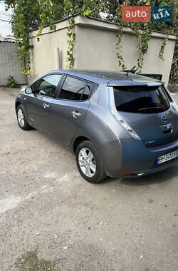 Хетчбек Nissan Leaf 2014 в 