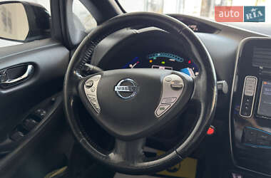 Хэтчбек Nissan Leaf 2013 в 