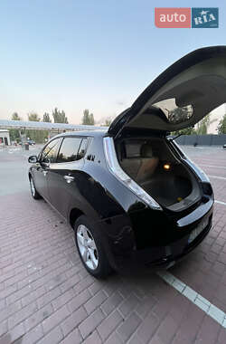 Хетчбек Nissan Leaf 2012 в 
