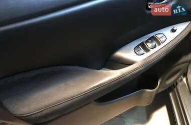 Хэтчбек Nissan Leaf 2014 в 