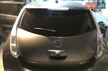 Хэтчбек Nissan Leaf 2014 в 