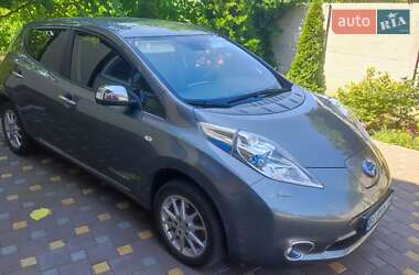Хетчбек Nissan Leaf 2015 в 