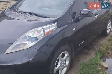 Хэтчбек Nissan Leaf 2011 в 