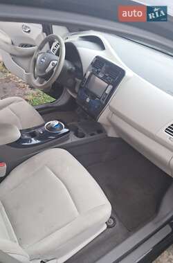 Хэтчбек Nissan Leaf 2011 в 