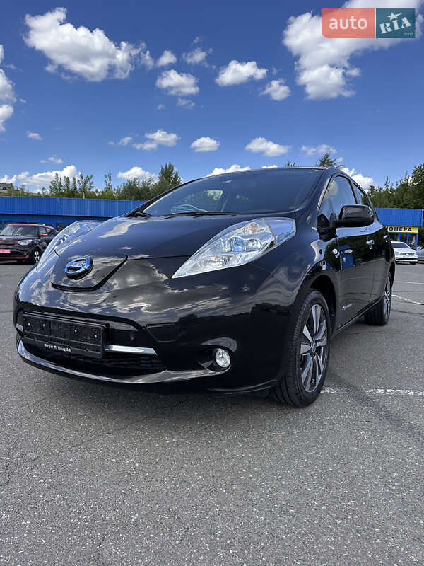 Хэтчбек Nissan Leaf 2014 в 