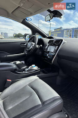 Хэтчбек Nissan Leaf 2014 в 