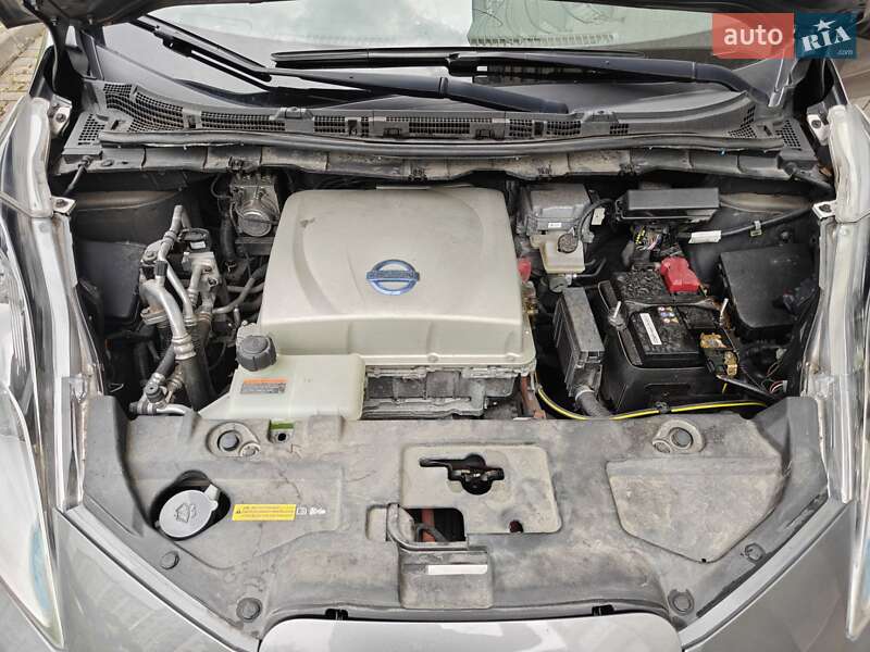 Хэтчбек Nissan Leaf 2015 в Ивано-Франковске