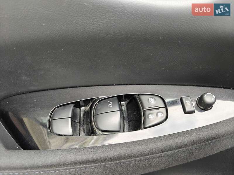 Хэтчбек Nissan Leaf 2015 в Ивано-Франковске