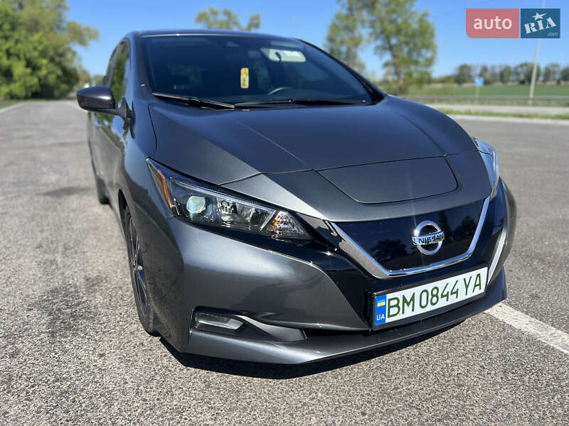 Хэтчбек Nissan Leaf 2022 в 